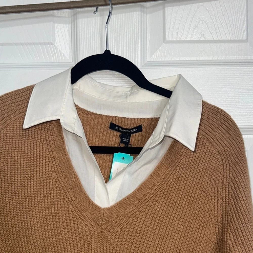 Tan V-Neck Knit Sweater Relaxed Fit - Picture 6 of 6